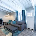 Boutique Suite #7