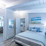 Boutique Suite #7