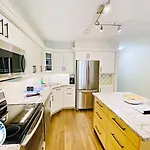 Chateau Blue - Mountain View, Steps To The Village, Wifi, Linens/Towels, Bbq