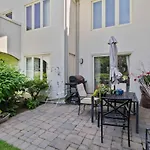 Elegant Sierra Lane Retreat 88780