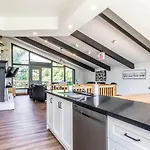 Mountain Trail-Smart Tv-Self Check-In-Full Kitchen-Balcony-Bbq