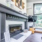 Mountain Trail-Smart Tv-Self Check-In-Full Kitchen-Balcony-Bbq