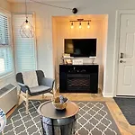 Modern Mountainside Ski In/Ski Out Studio At Blue