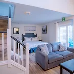 Loft With A View Of Blue - Free Wifi, Linens And Towels Included