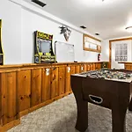 12 Beds Sleep 16 Chalet-Sauna-Hottub-2Min To Blue