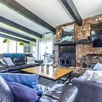 Mountain View-Backyard-Air-Conditioning-Bbq-15Mins Walk Blue Mountain Village