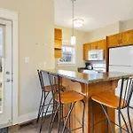 Blue Mountain Getaway Located On Golf Course