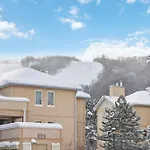 Mountain Walk Chalet Across From Blue Mtn Village