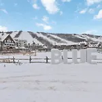 Blue Mtn Chalet With A Sauna, Sleeps 20