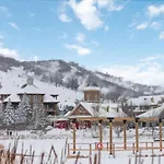 Blue Mtn Chalet With A Sauna, Sleeps 20