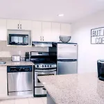 Trendy Blue Mountain Studio - King Bed, Free Coffee