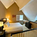 Mountain Loft Suite With Pool And Hot Tub