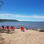 4 Bedroom Blue Mountain Cottage Near The Village, Private Beach Access, Petfriendly