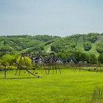 6 Bdrm Cottage At Blue Mountain, Private Beach Access, Hot Tub, Sauna, Bbq, Petfriendly