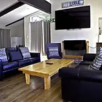 Gateside Chalets 6 Bedroom Hot Tub Near Village