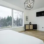 The Luxury Black Rose Chalet At The Blue Mountains For 20