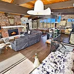 Blue Mountain Chalet