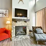 Spacious Chalet Close To The Village & Golf