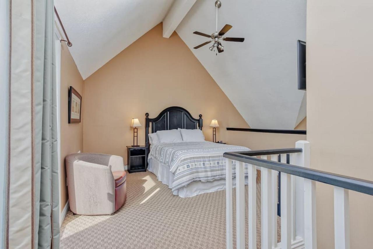 Mountainside 2 Bed 2 Bath With Laundry Apartment