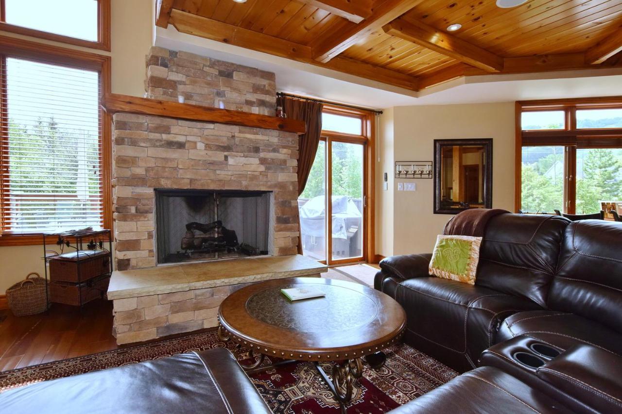 Chalet Blue Mountain-luxurious Blueski George Chalet, Hot Tub, Pool, Gas Fireplace *