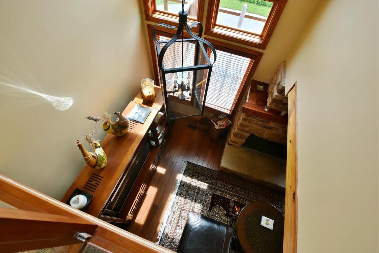 Blue Mountain-luxurious Blueski George Chalet, Hot Tub, Pool, Gas Fireplace