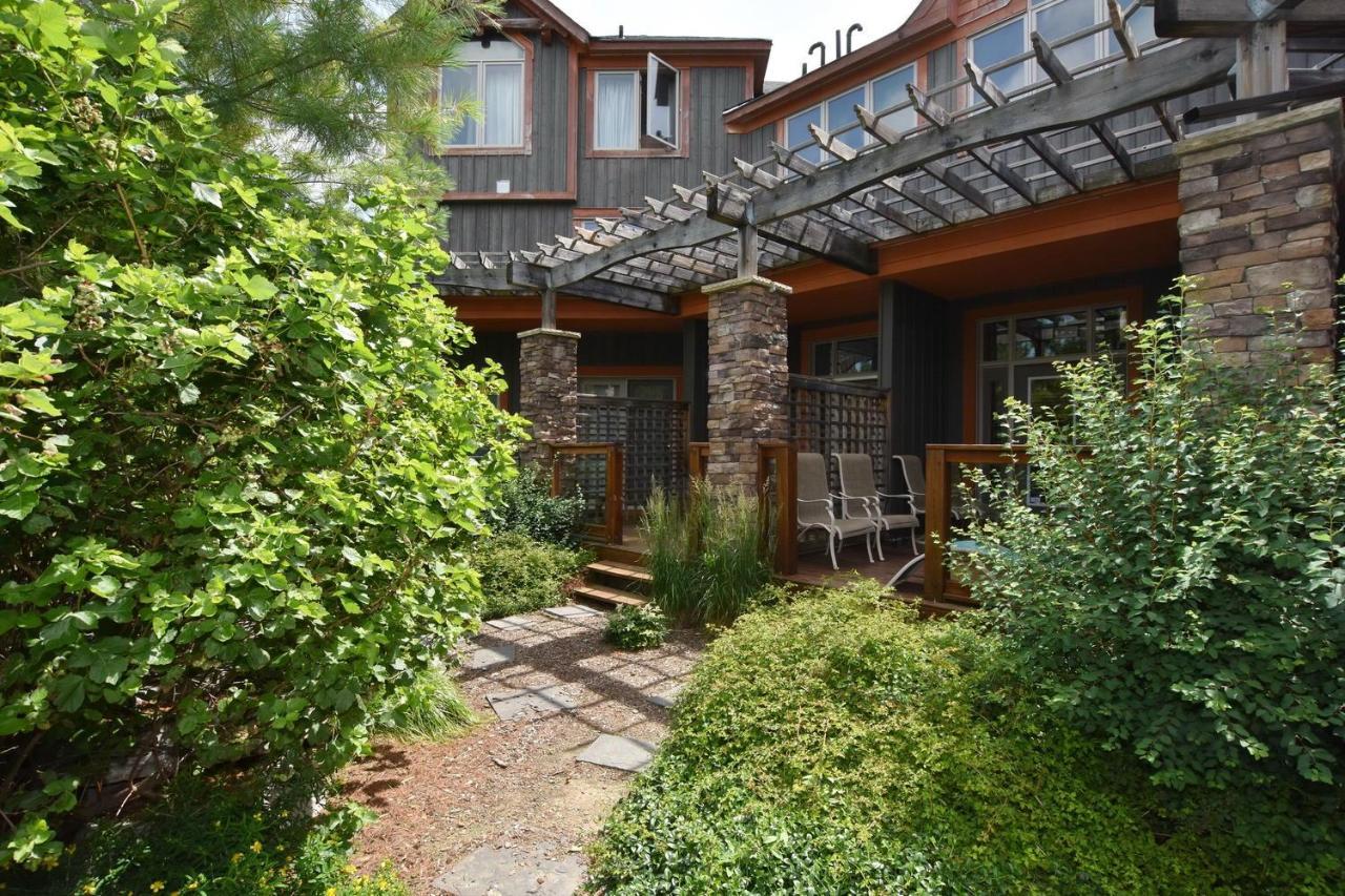 Blue Mountain-luxurious Blueski George Chalet, Hot Tub, Pool, Gas Fireplace Chalet