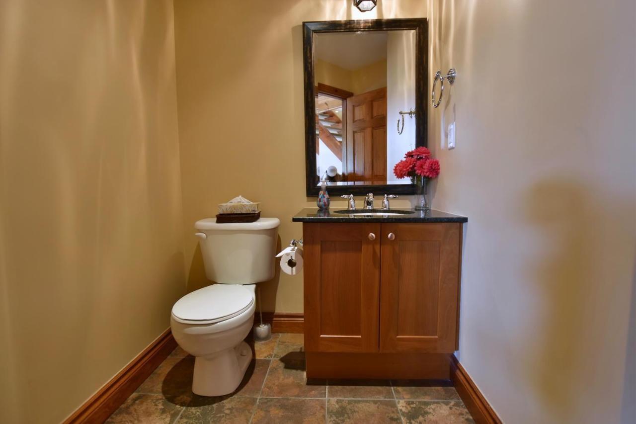 Blue Mountain-luxurious Blueski George Chalet, Hot Tub, Pool, Gas Fireplace Chalet Blue Mountains