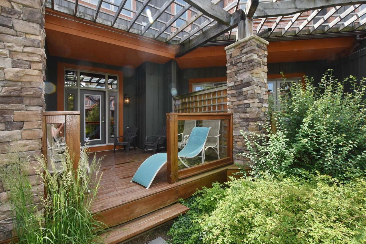 Chalet Blue Mountain-luxurious Blueski George Chalet, Hot Tub, Pool, Gas Fireplace