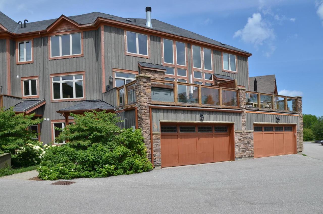 Chalet Blue Mountain-luxurious Blueski George Chalet, Hot Tub, Pool, Gas Fireplace *