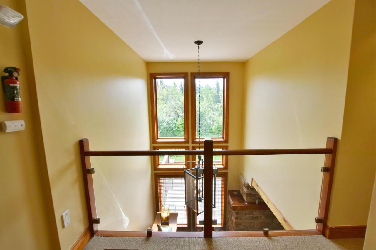Blue Mountain-luxurious Blueski George Chalet, Hot Tub, Pool, Gas Fireplace