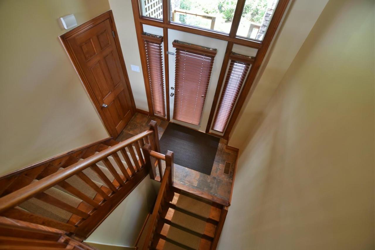 Blue Mountain-luxurious Blueski George Chalet, Hot Tub, Pool, Gas Fireplace