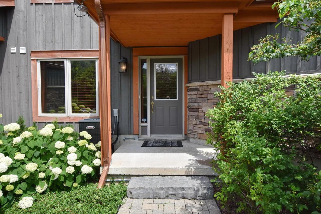 Blue Mountain-luxurious Blueski George Chalet, Hot Tub, Pool, Gas Fireplace *
