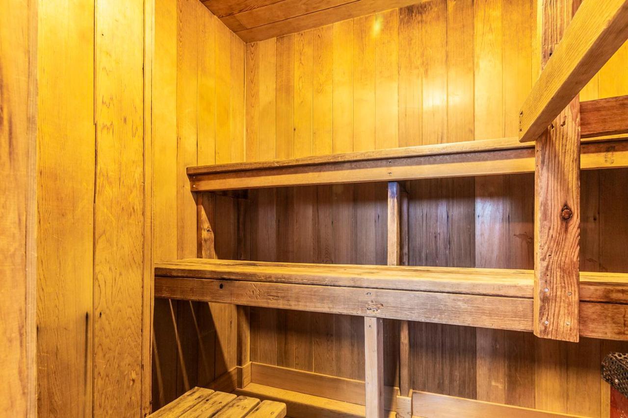 Northview-blue Mountain-sauna-firepit-balcony-parking Blue Mountains