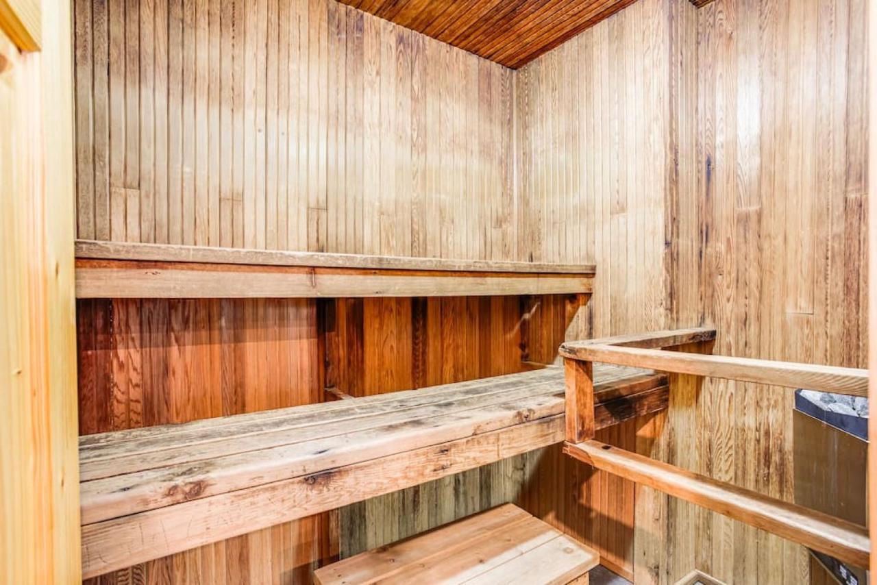 Blue Mtn With A Sauna, Sleeps 20 Chalet
