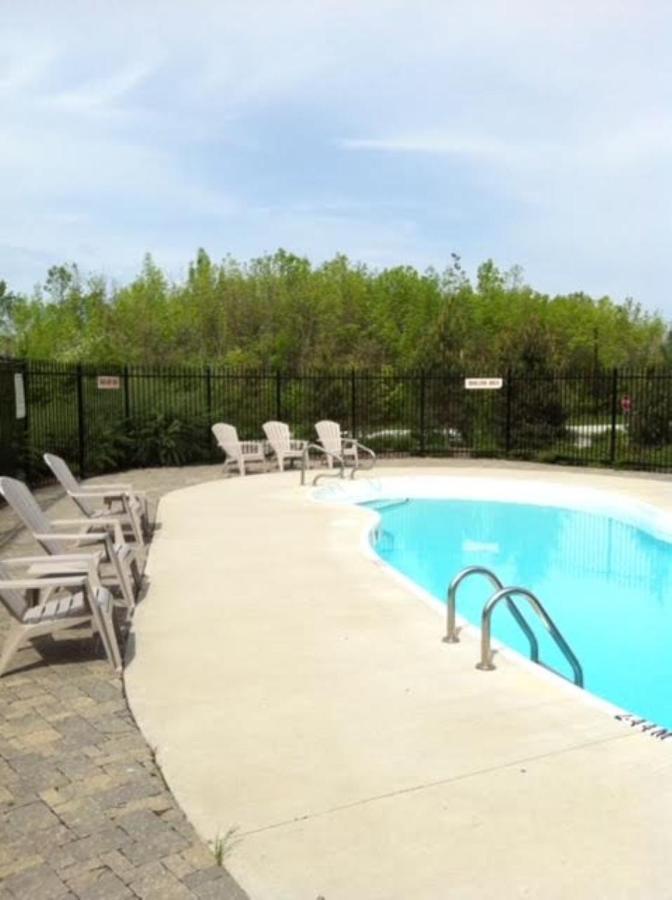 Blue Mountain-luxurious Blueski George Chalet, Hot Tub, Pool, Gas Fireplace *