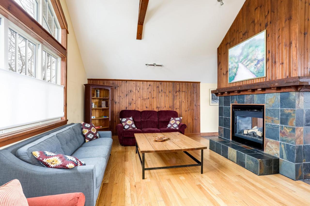 Chalet Blue View 1 Aurora 84144