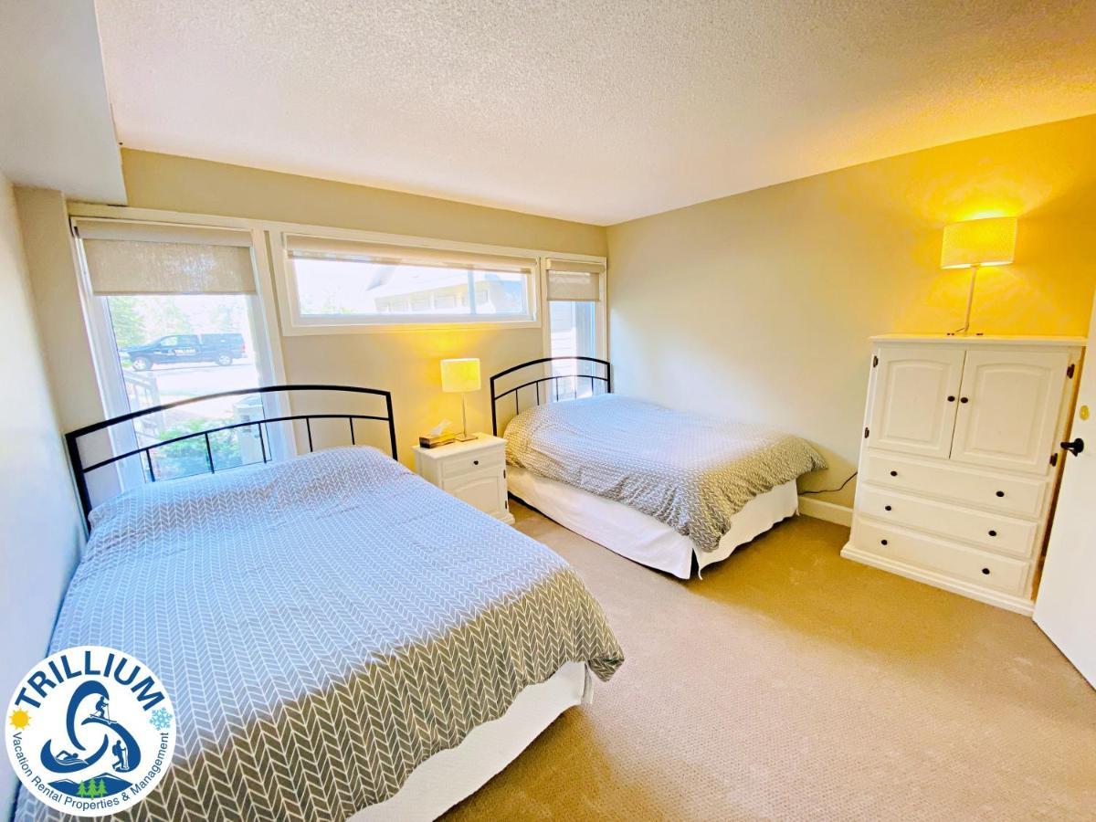 Chateau Blue - Mountain View, Steps To The Village, Wifi, Linens/towels, Bbq Chalet