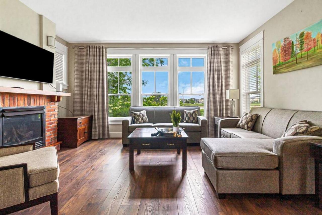 Blue Mountain Getaway Located On Golf Course *