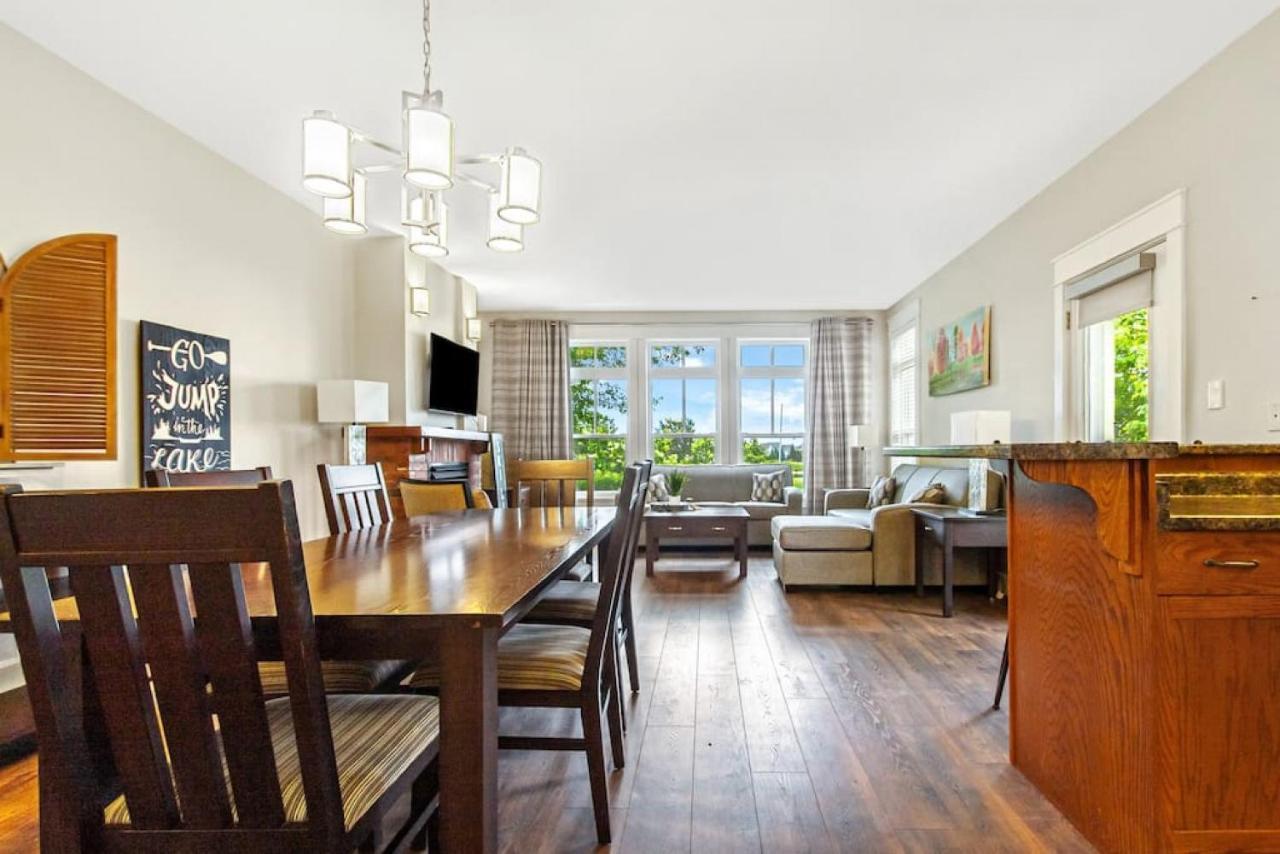 Blue Mountain Getaway Located On Golf Course *