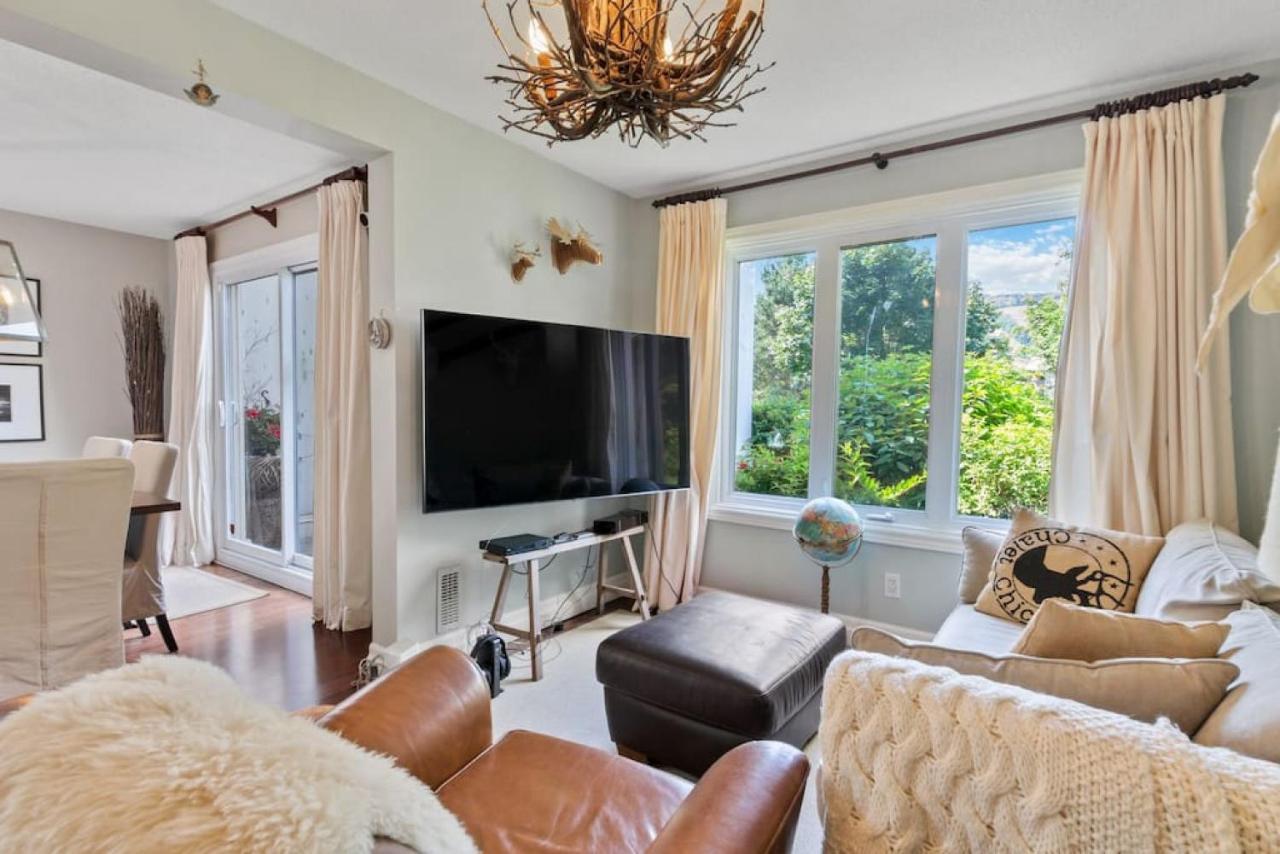 Elegant Sierra Lane Retreat 88780 Holiday home