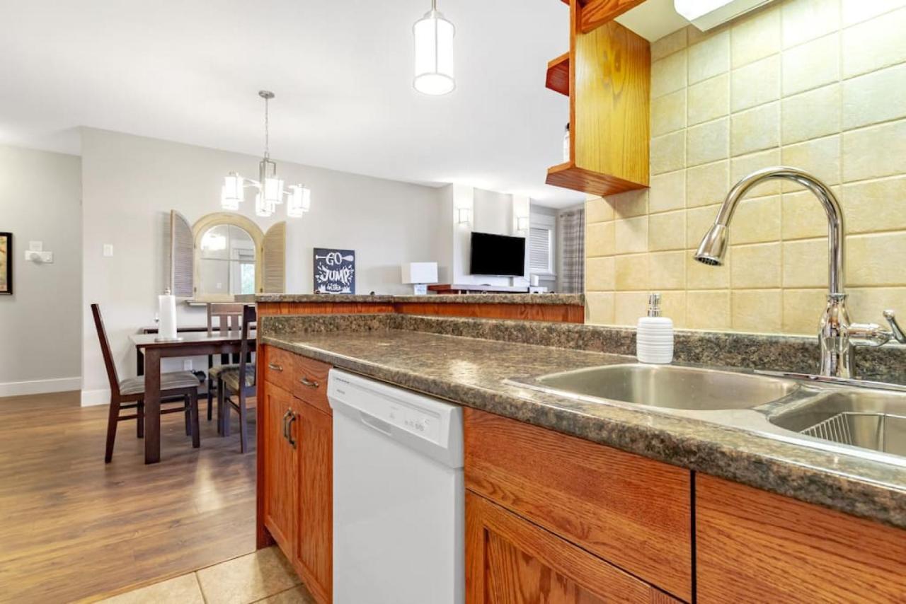 Holiday home Blue Mountain Getaway Located On Golf Course *