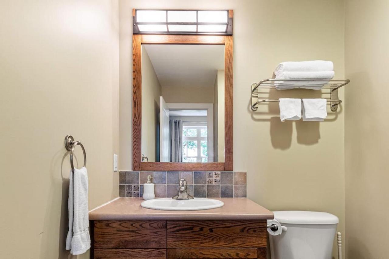 Holiday home Blue Mountain Getaway Located On Golf Course