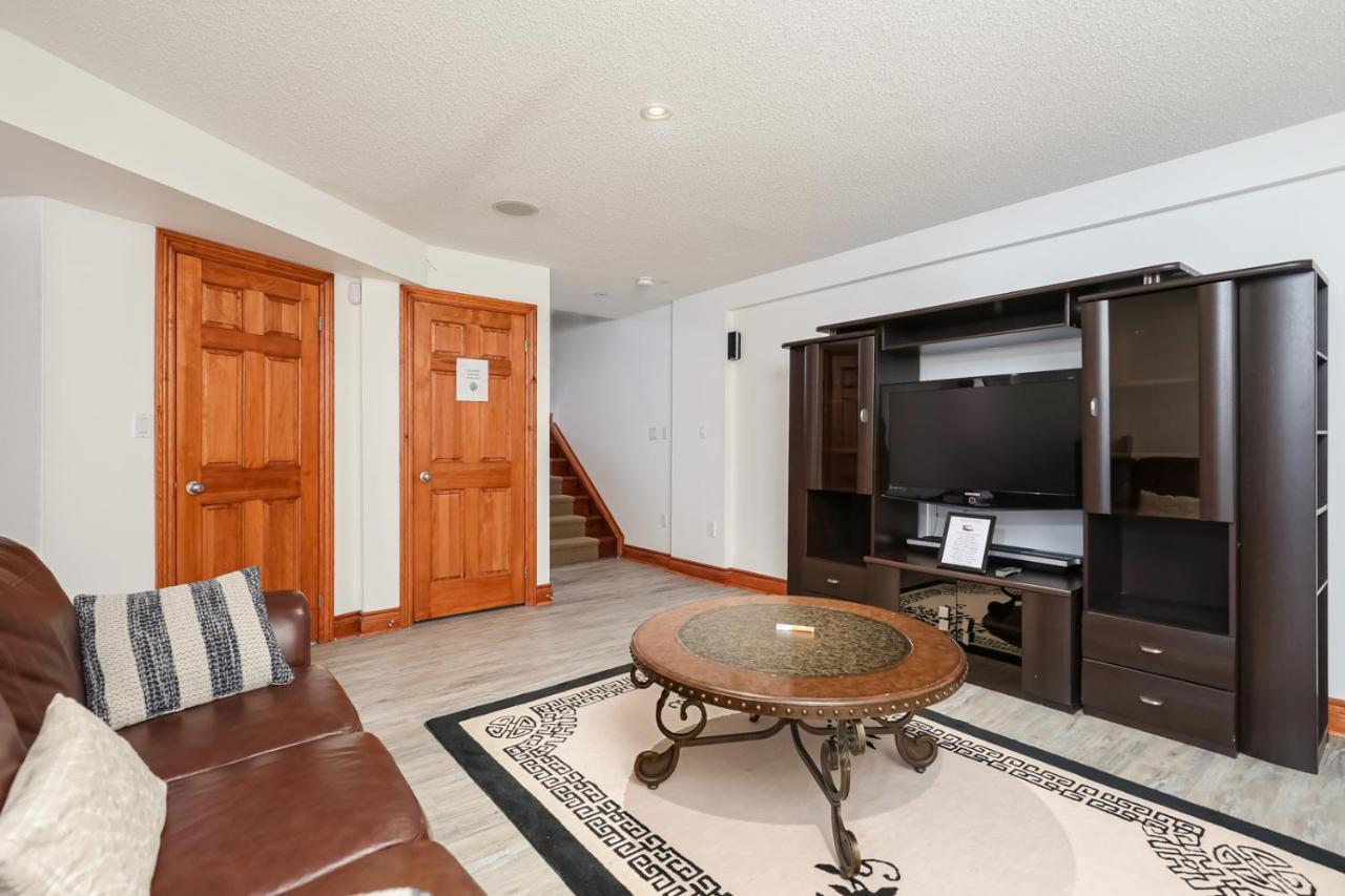 Blue Mountain-luxurious Blueski George Chalet, Hot Tub, Pool, Gas Fireplace