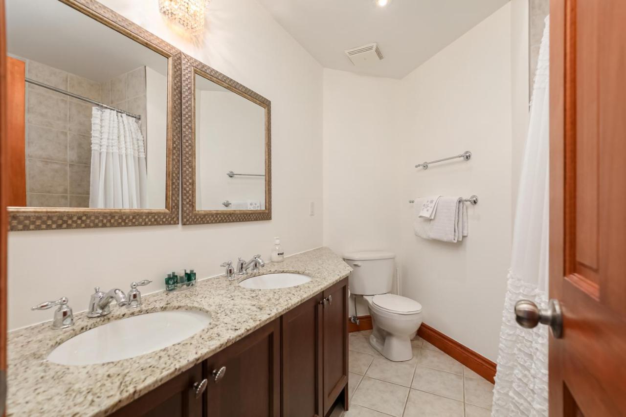 Blue Mountain-luxurious Blueski George Chalet, Hot Tub, Pool, Gas Fireplace