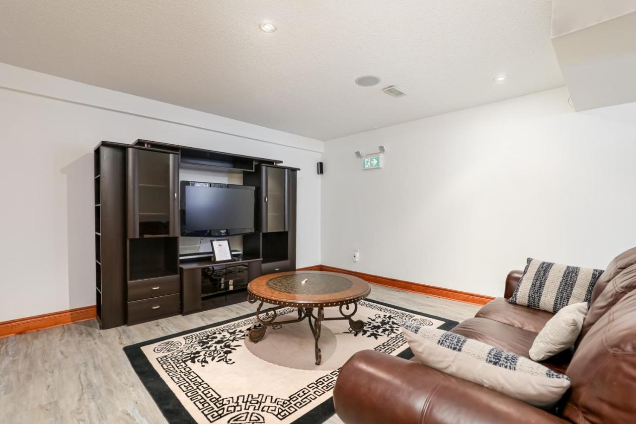 Blue Mountain-luxurious Blueski George Chalet, Hot Tub, Pool, Gas Fireplace Chalet Blue Mountains