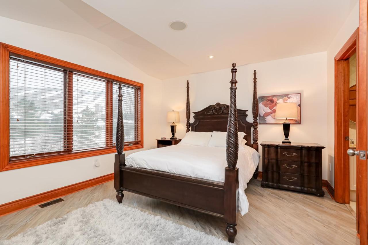 Blue Mountain-luxurious Blueski George Chalet, Hot Tub, Pool, Gas Fireplace Chalet Blue Mountains