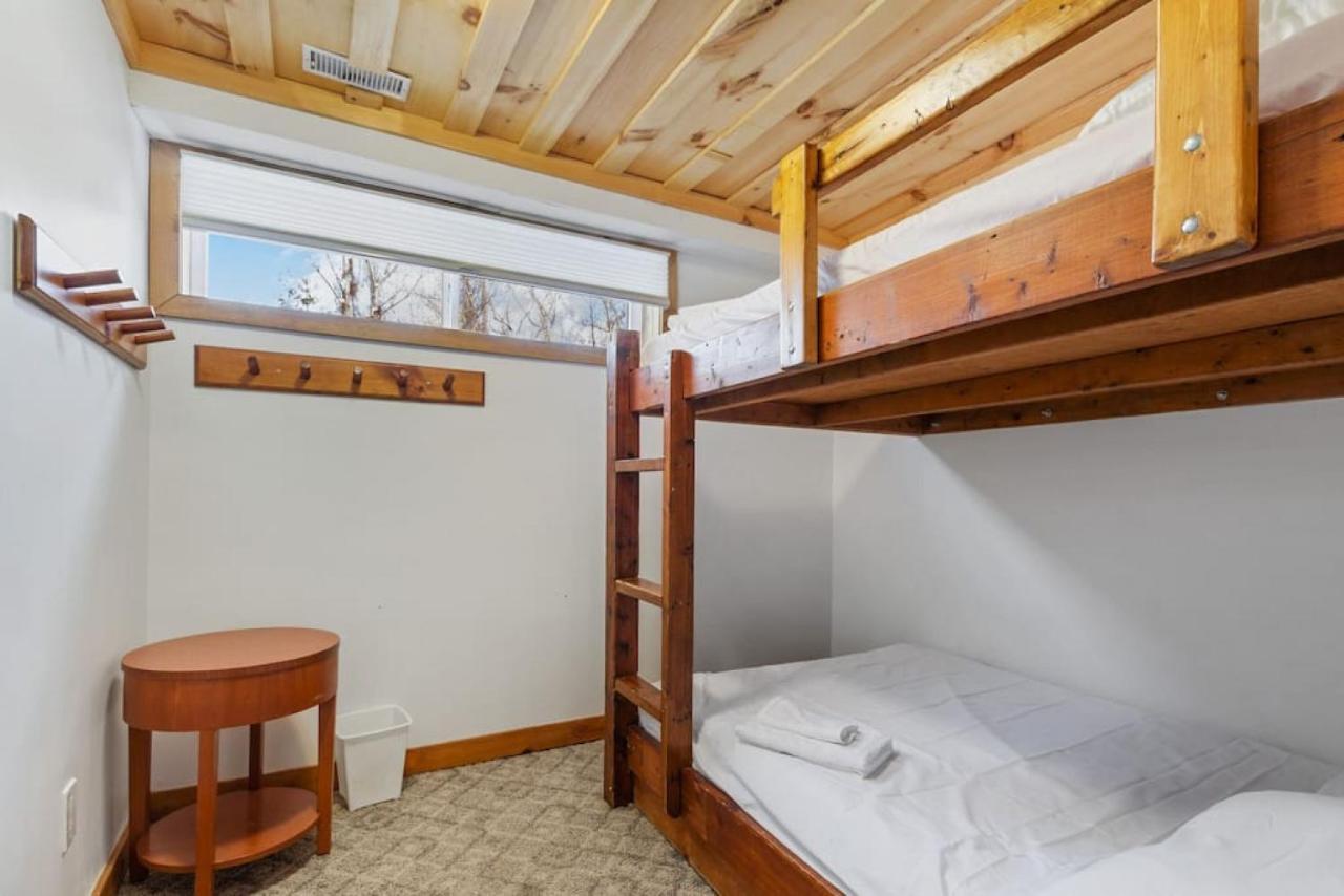 12 Beds Sleep 16 Chalet-sauna-hottub-2min To Blue Chalet *