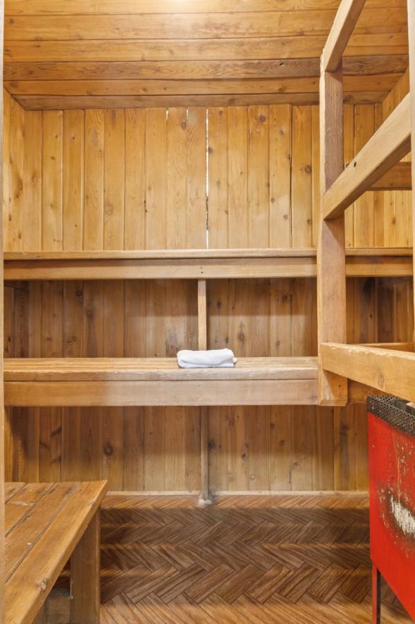 12 Beds Sleep 16 Chalet-sauna-hottub-2min To Blue *