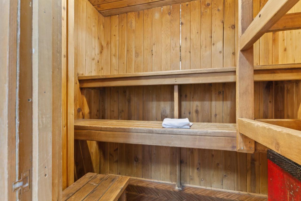 Chalet 12 Beds Sleep 16 Chalet-sauna-hottub-2min To Blue *