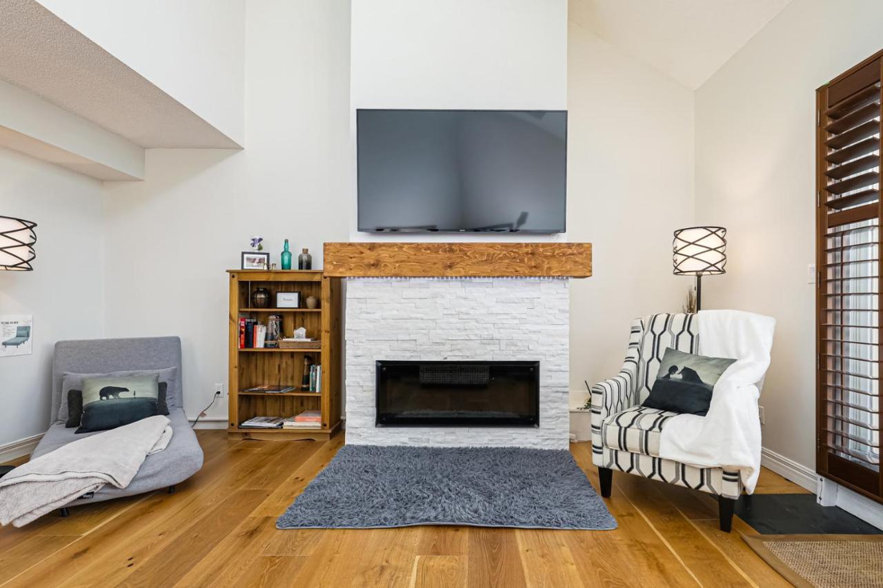 Stunning Townhouse - 3 Bdrm Blue Mountain Village Sauna! Holiday home Blue Mountains